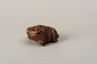 Wooden toggle of a toad17th century