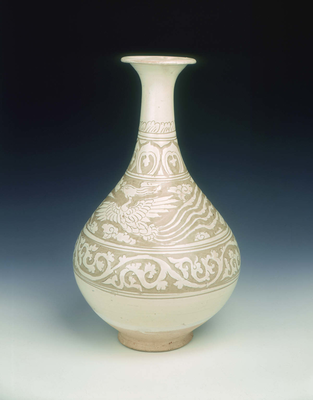 Cizhou type sgraffiato Yuhuchun vase with two
