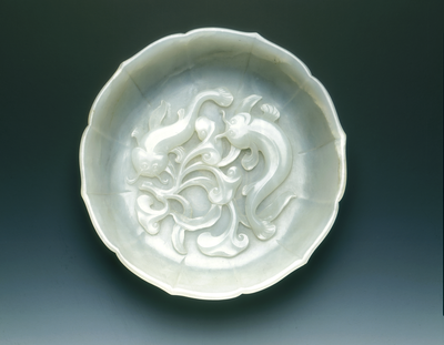 White jade bracketed saucer with two catfish and