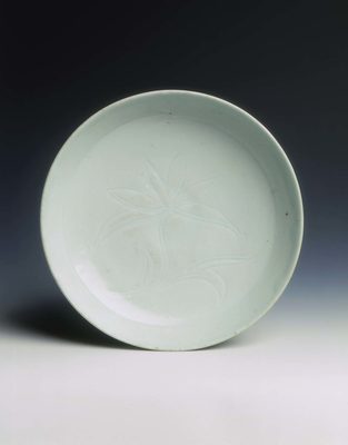 Shufu porcelain saucer with carved lotus
Yuan