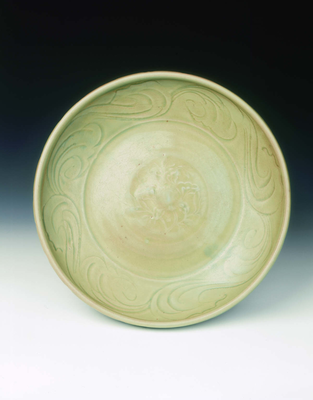 Zhejiang celadon dish with moulded tree and