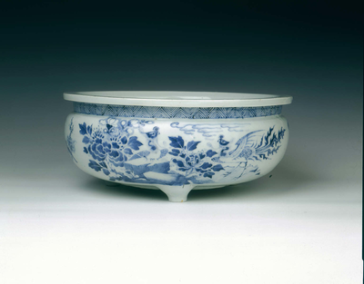 Dehua blue and white tripod bowl, Qing dynasty