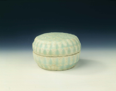 Qingbai round covered box with Paks-pa script