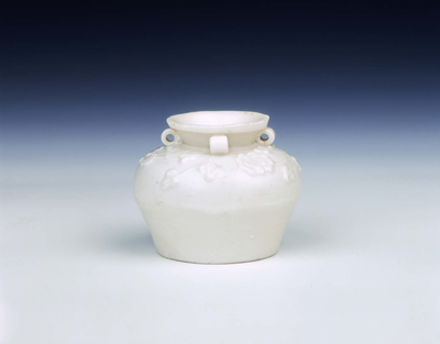 Dehua porcelain jarlet with moulded flower