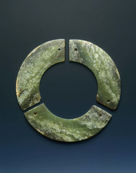 Jade bi-disc made up of three huang segmentsShang