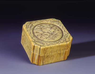 Ivory box with incised floral decoration18th