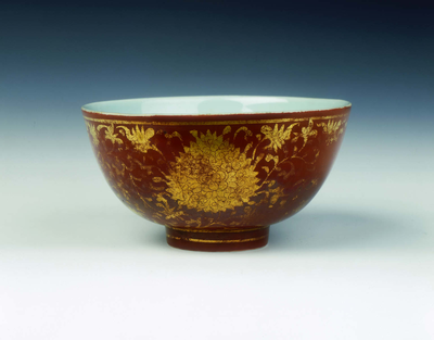 Iron red kinrande bowl with gilt floral design